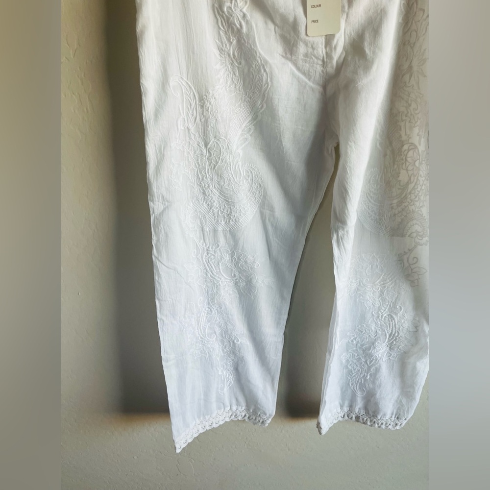 Women’s White Smocked Waist Floral Embroidered Pants NWT XL Boho Vacay Beachy - Picture 4 of 6